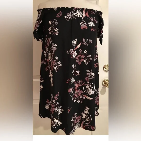 derek heart off the shoulder dress Derek heart off the shoulder mini dress floral printed black S